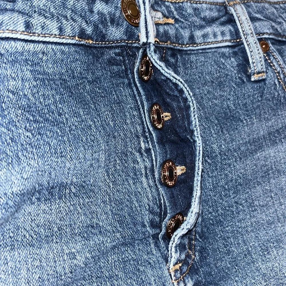 Silver Jeans Hello Shorty Shorts Sz W32‎ Distressed